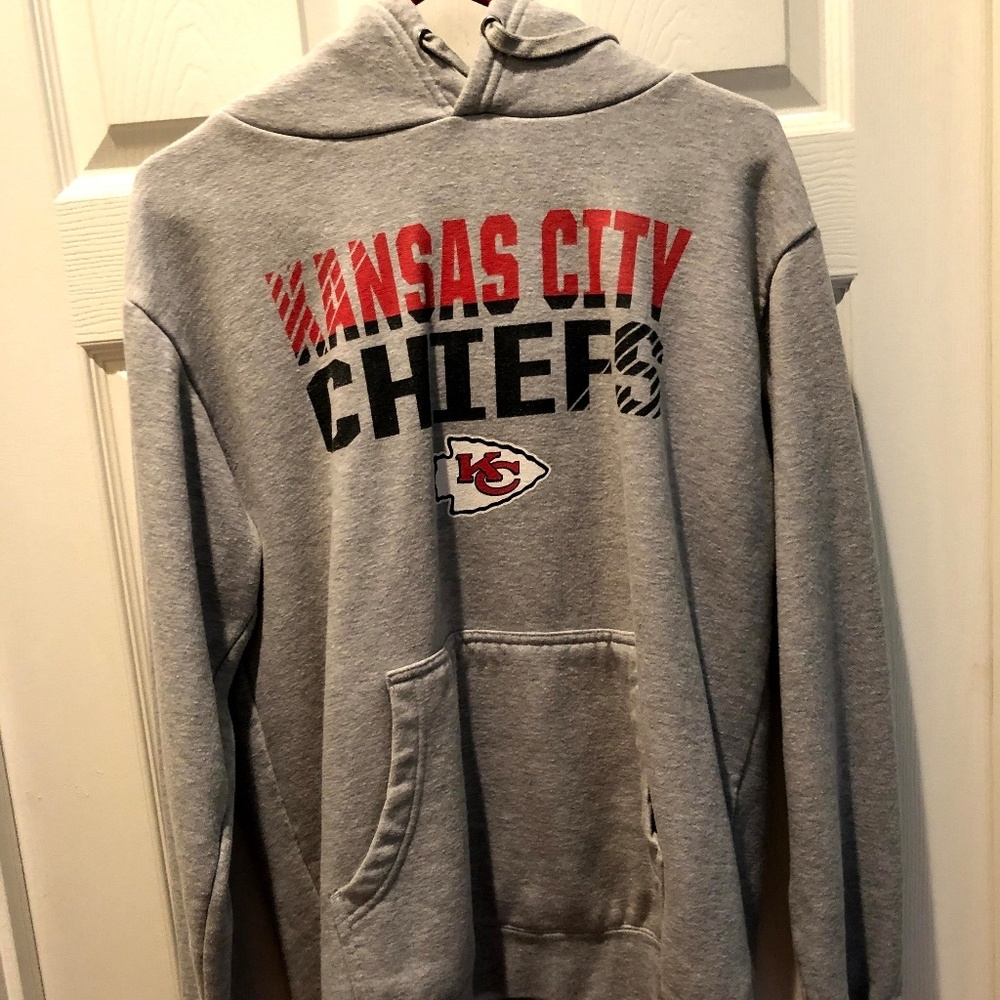Price drop! Unisex chiefs hoodie with pouch